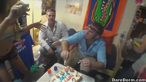  День рождение в общаге (2009) SATRip