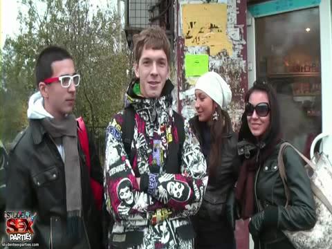  Русские студенты отмечают конец сессии на коттедже! Живое видео, с продуманным сюжетом, с диалогами. Супер вечеринка! (Разбито на 5 частей) (2009) CamRip