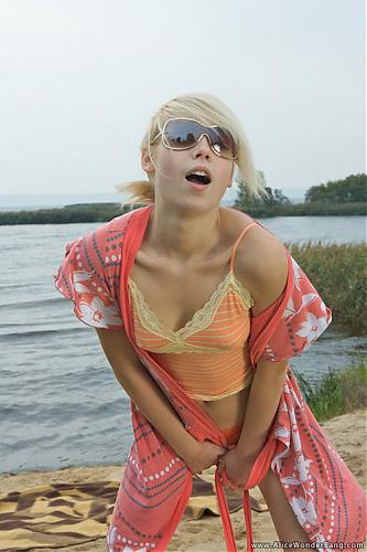  [AliceWonderbang.com] Alice Wonderbang - Chair (2009) HDTV