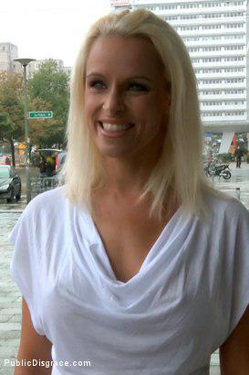  Красивая, сорокалетняя немка,выебанная публично