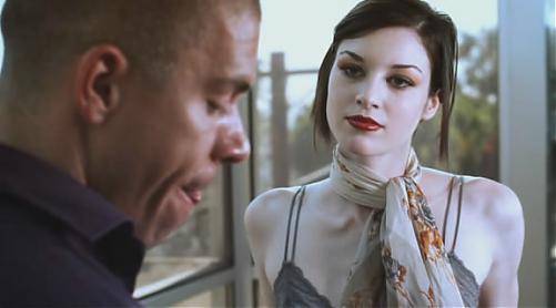  Шикарная брюнетка.