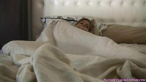  NaughtySarahAtHome - Sarah Pussy Eaten.Instruction