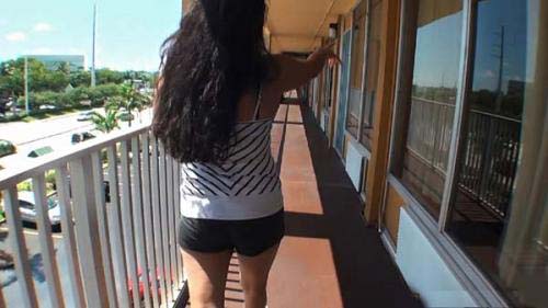 Развел на секс молодую страшную брюнетку