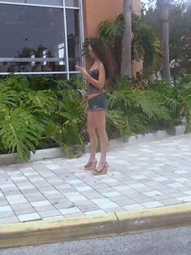 Худенькая студентка поймала бесплатное такси