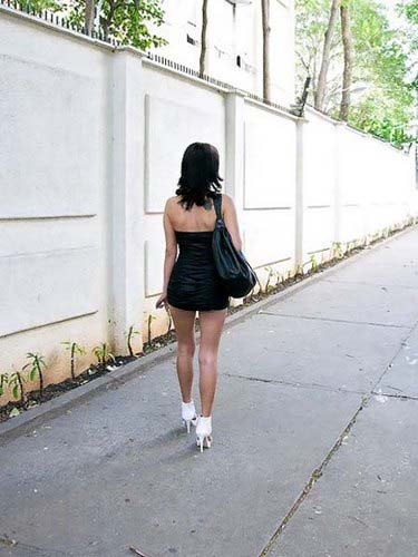 Тугое маленькое очко больно насадил на член