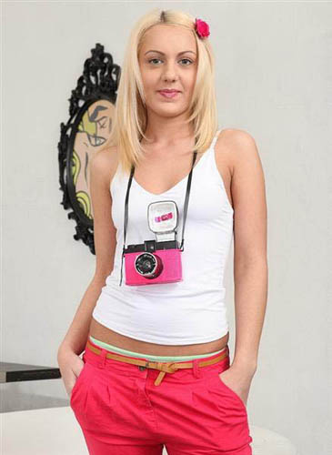 Красивая Кристина с удовольствием занялась анальным сексом